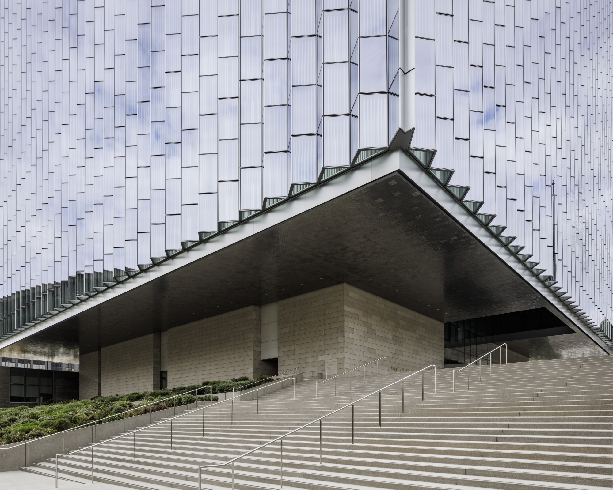 The New United States Court House in Los Angeles, designed by Skidmore, Owings &amp; Merrill and completed in 2016, draws from classical design principles. But its modernist elements would be frowned up under current GSA guidelines.&nbsp;