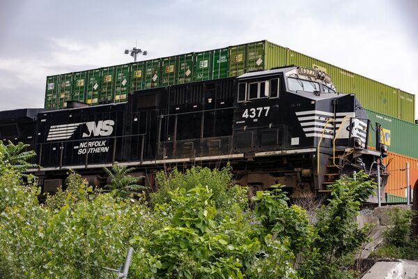 Union Pacific Nears Norfolk Deal To Create $200 Billion Railroad