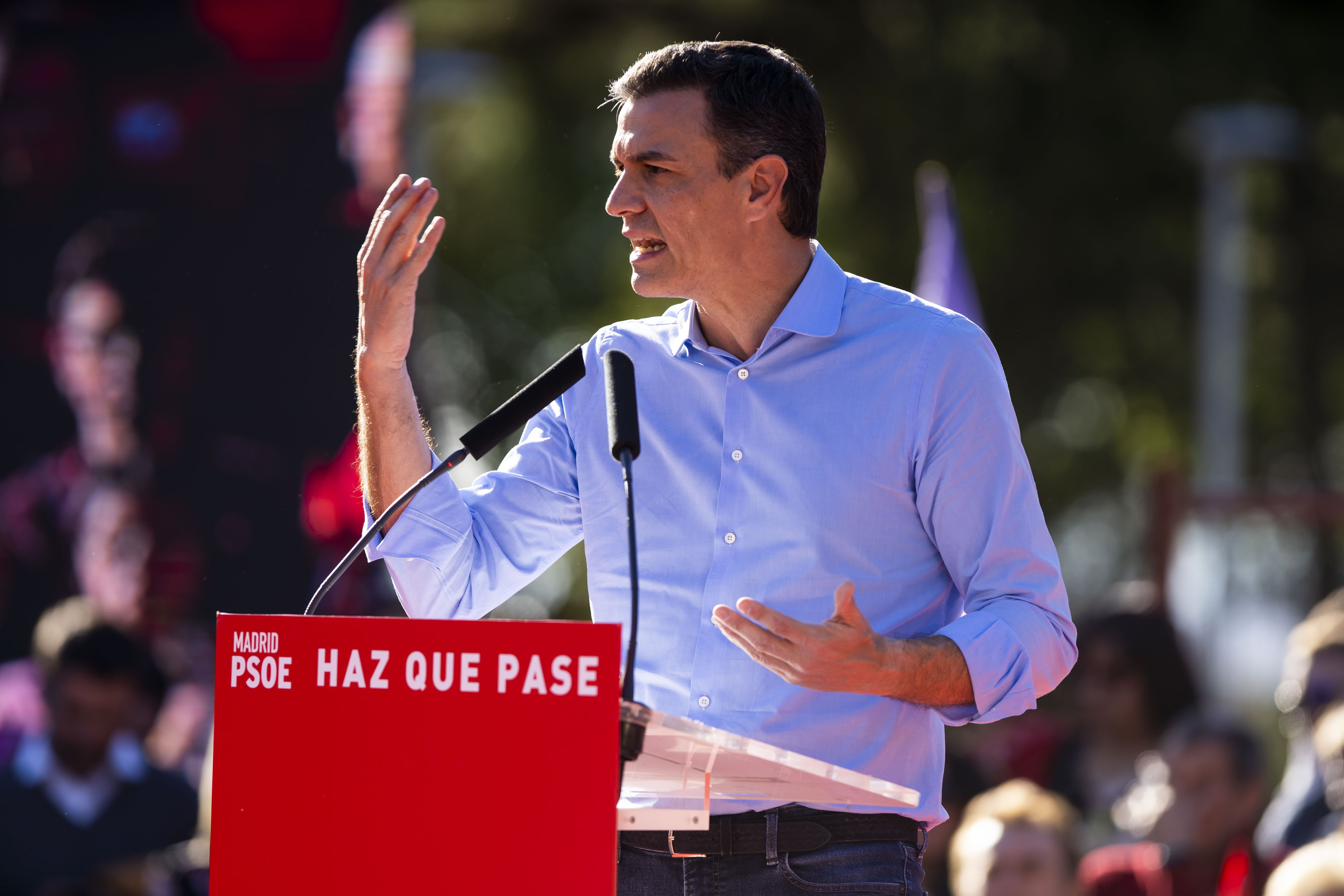 Pedro Sanchez, Spain's prime minister, speaks to his supporters during a campaign rally in Madrid, Spain, on Friday, April 26, 2019.&nbsp;