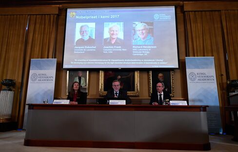 2017年ノーベル化学賞受賞者発表の様子