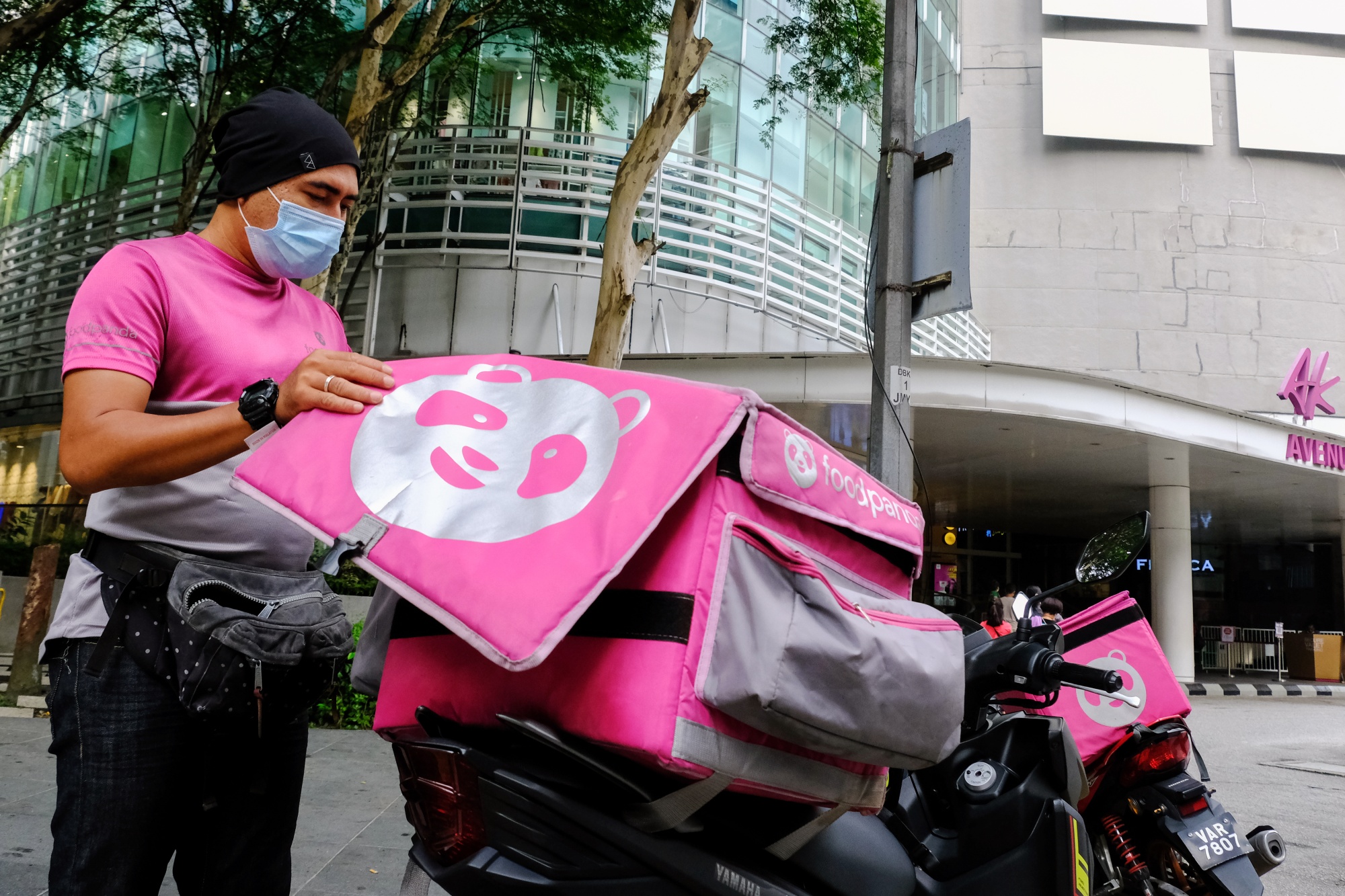 Masks Set To Become Mandatory in 'Crowded' Public Places as Coronavirus Resurgent in Malaysia