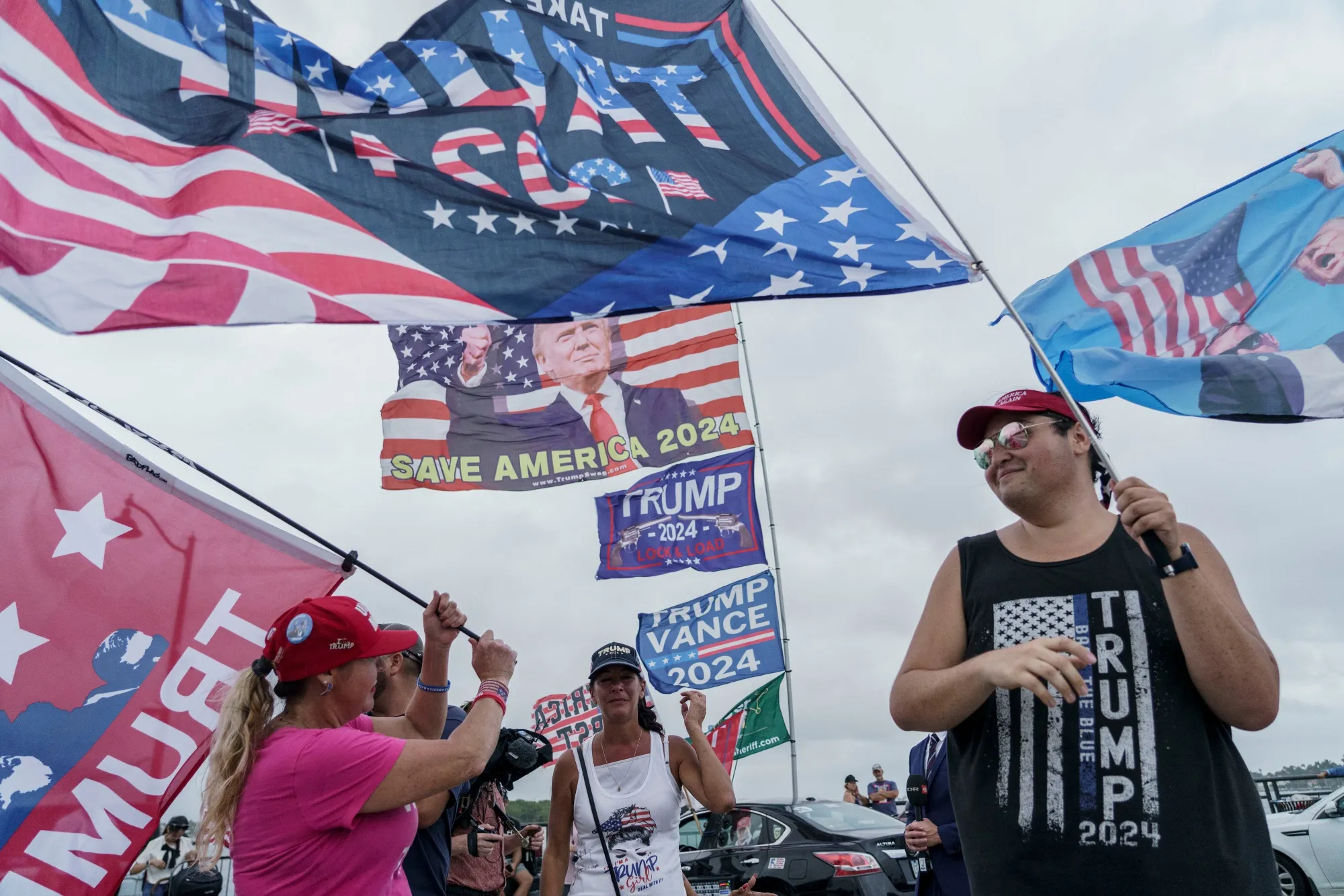 Supporters of former US President Donald Trump outside the Mar-a-Lago Club in Palm Beach, Florida, on Nov. 5.
