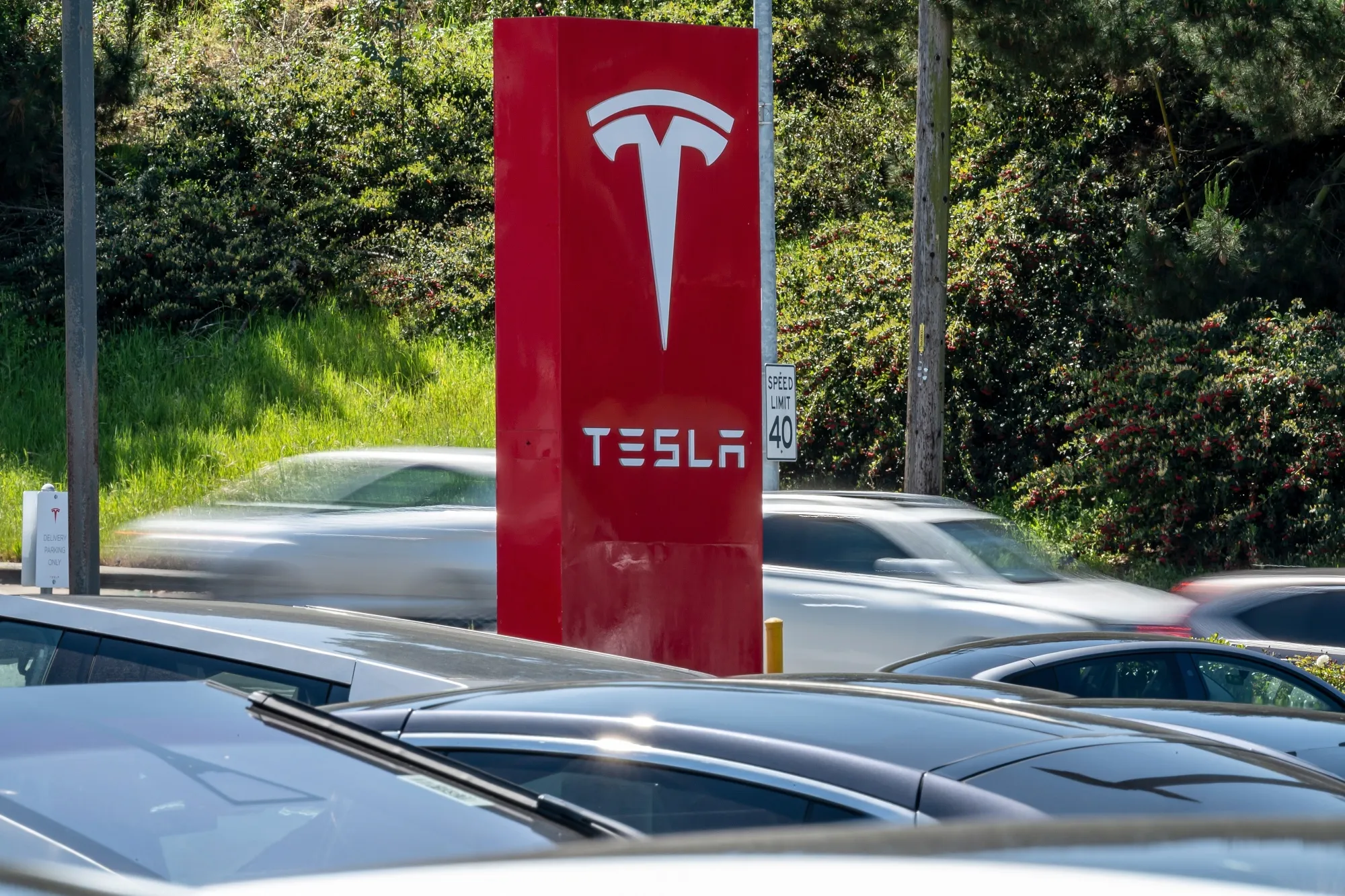 New Tesla, Nvidia Funds Offer Leveraged Bets Without Big Losses - Bloomberg