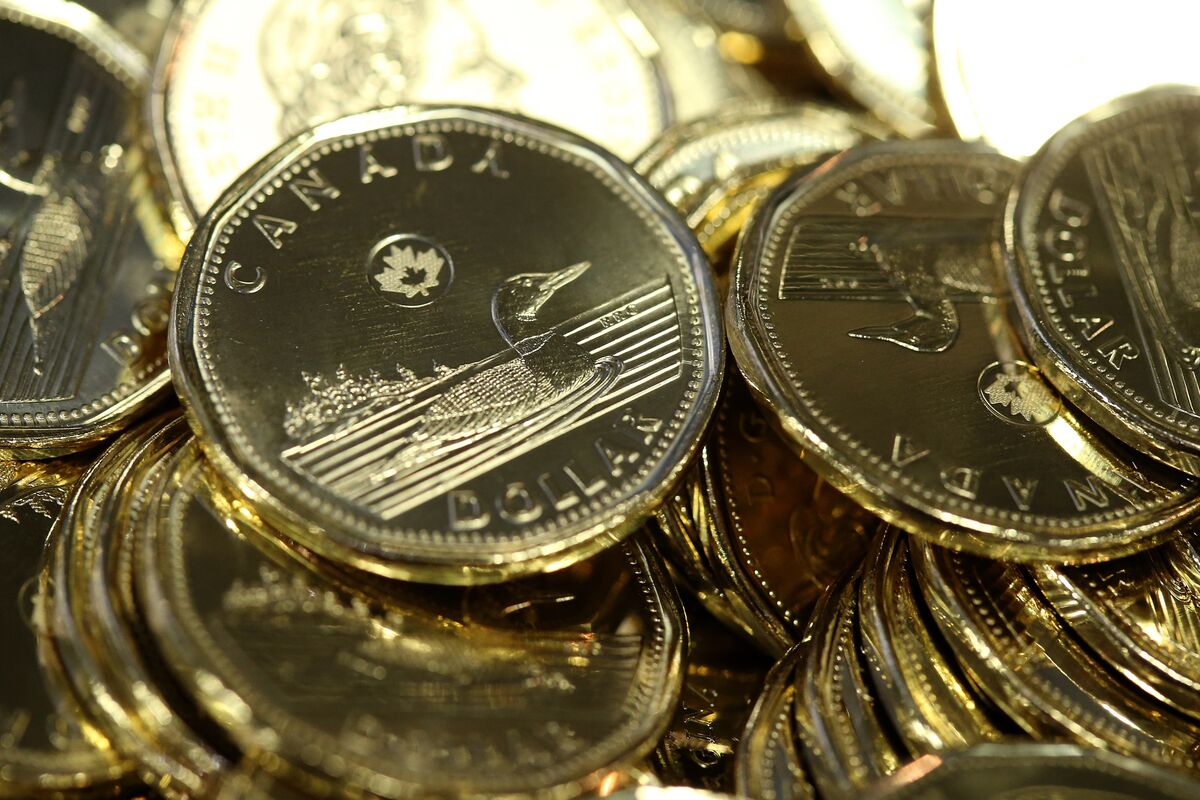 Canadian Dollar Tumbles as Economic Data Show Signs of Slowdown - Bloomberg