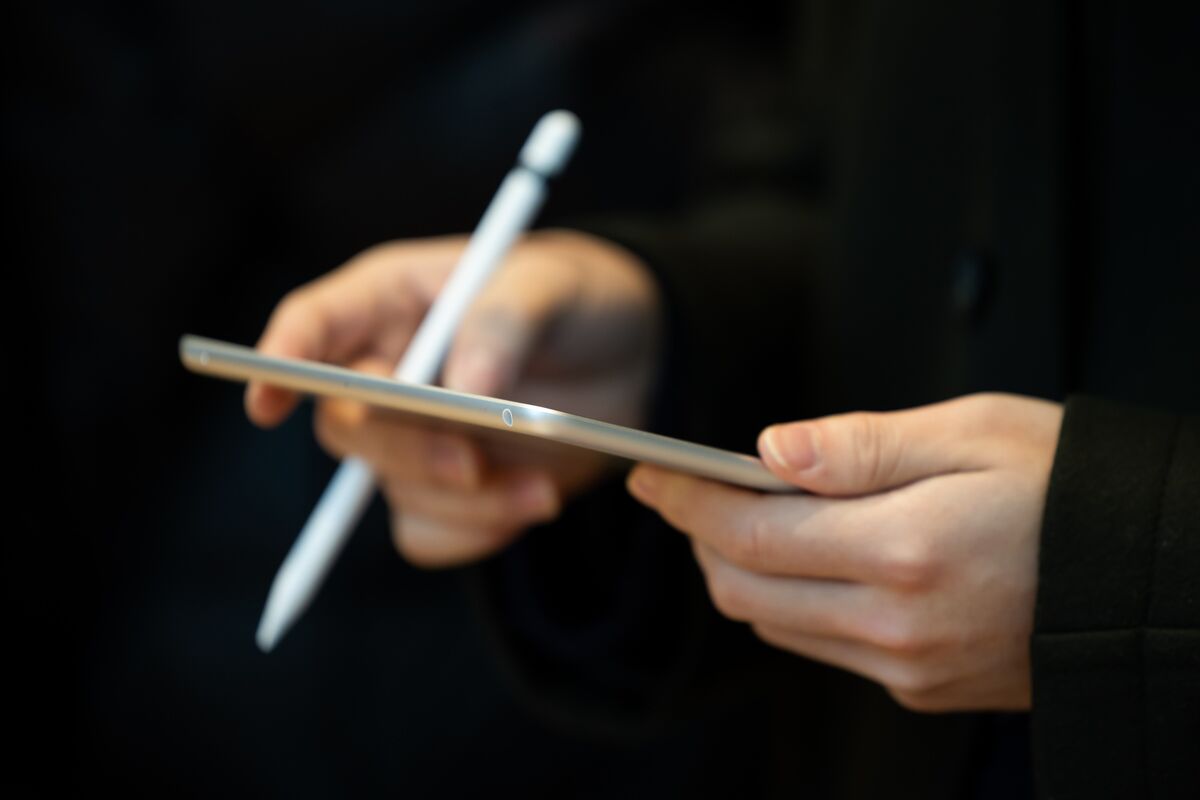 Apple Unveils $699 iPad Mini With OLED Screen, Water-Resistant Design