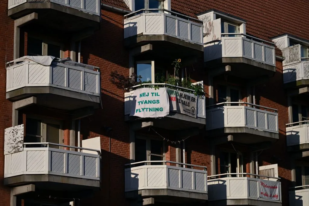 Banners&nbsp;reading 'No to forced relocation' and 'Our homes are not for sale' on a residential building at a housing estate in Copenhagen.