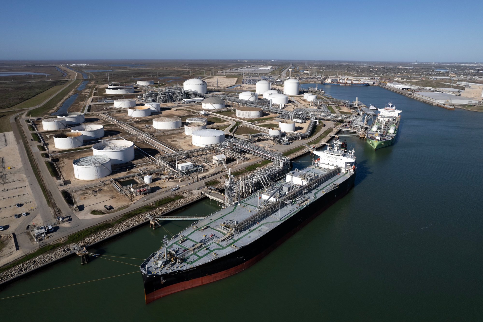 Oil Holds Drop as US and Iran Signal Progress in Nuclear Talks