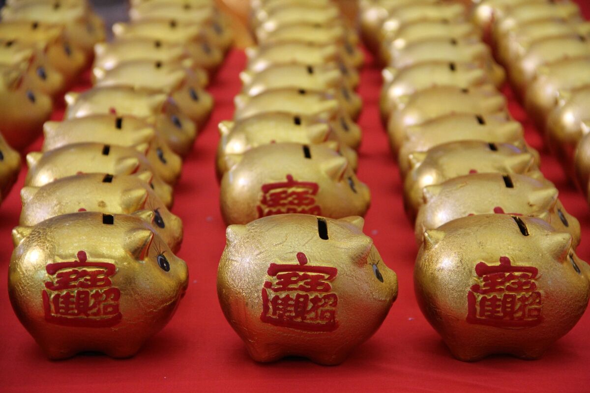 Gold Becomes More Useful as a Piggy Bank Than a Haven