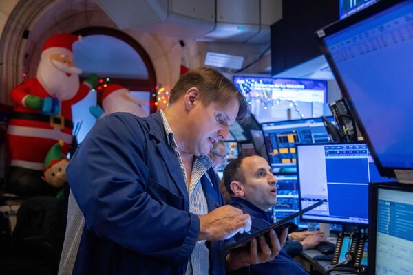 Traders work on the floor of the New York Stock Exchange (NYSE) in New York, US, on Wednesday, Dec. 18, 2024. 