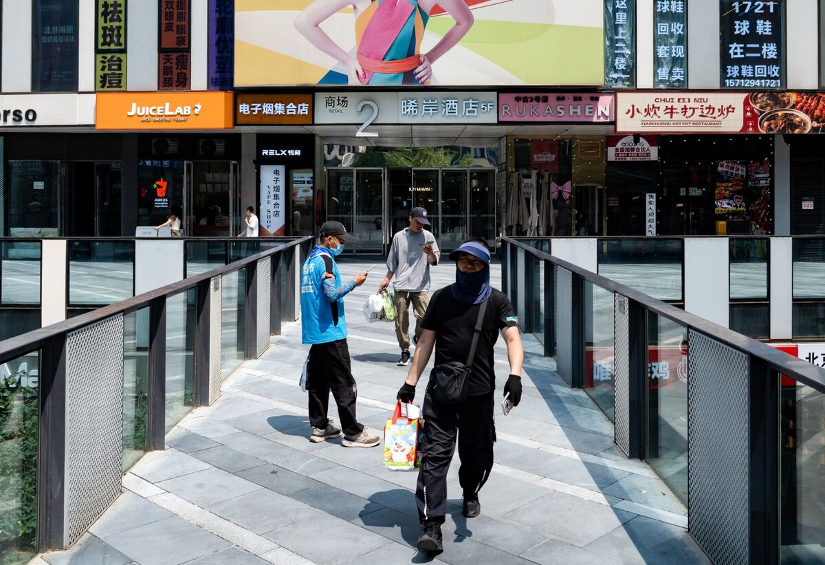 China’s Gig Economy Booms as Blistering Heat Leaves Workers Exposed