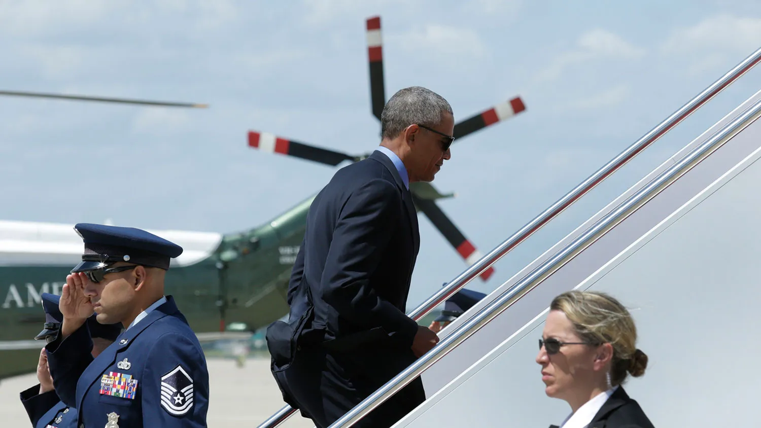 President Barack Obama boards Air Force One at Joint Base Andrews, Maryland, on June 8, 2016, en route to New York.
