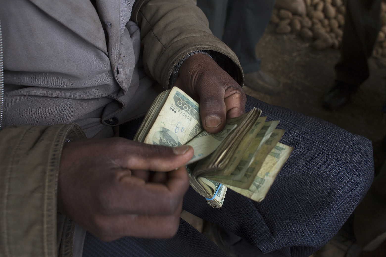 ETB/USD Ethiopia Black Market Currency Trade Thrives as Economy Tanks