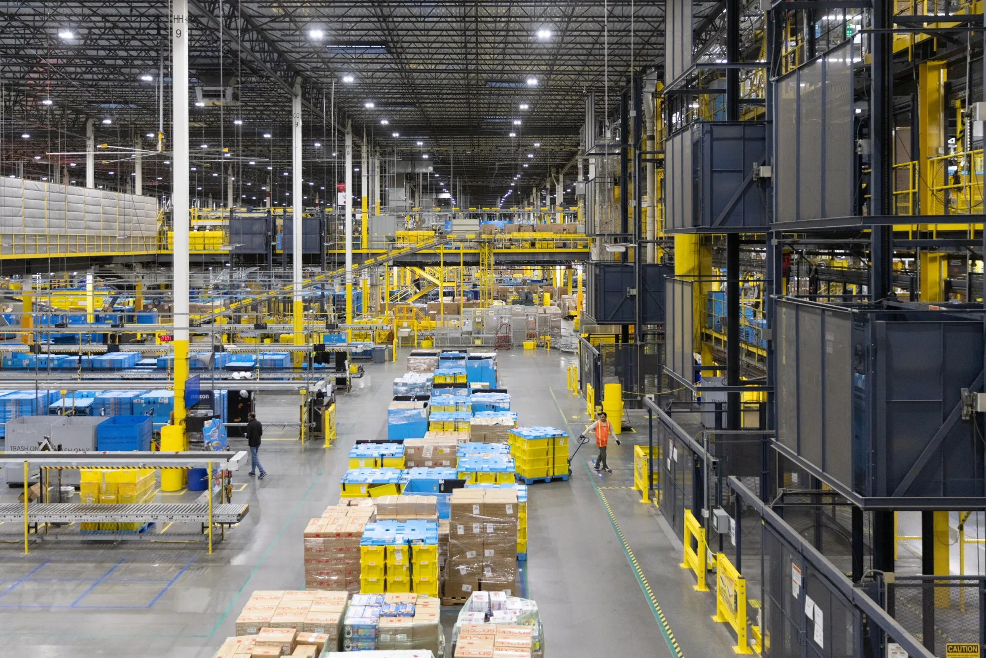 Theft-prevention screening has been a point of contention between&nbsp;Amazon.com Inc. and its more than 750,000 hourly warehouse workers in the US.