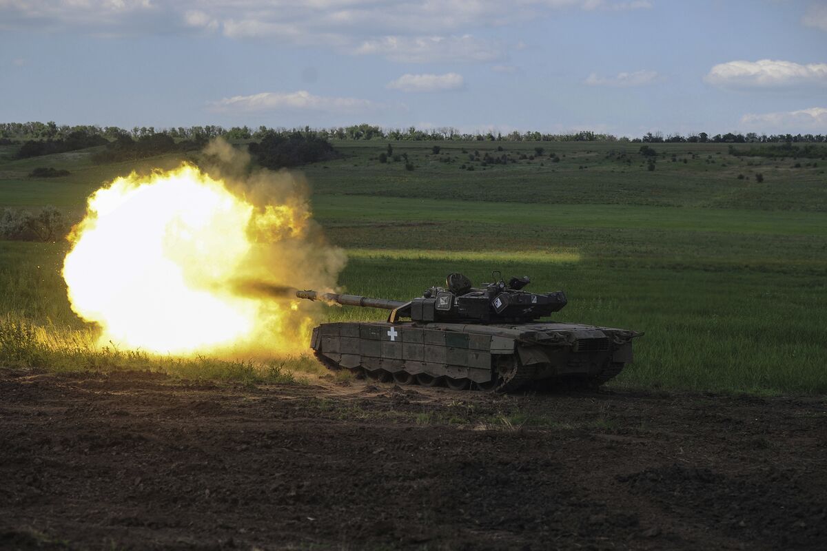 Ukraine Counteroffensive Gets Underway as New Tanks Are Seen in Action ...