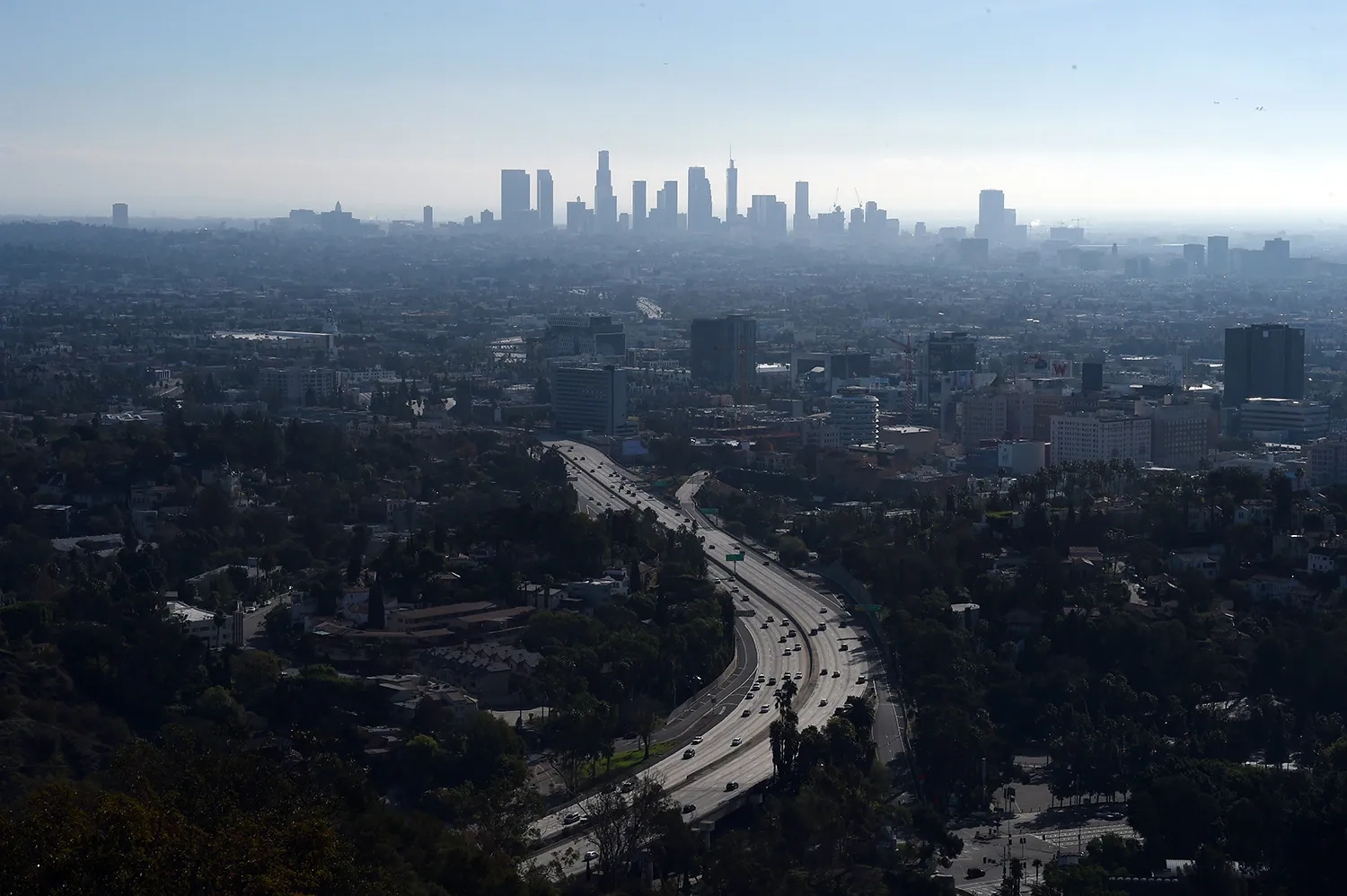 US-LOS ANGELS-SKYLINE-FREEWAY