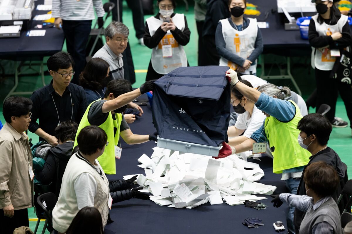 Billionaire Families Lose Hope for Tax Cut After Korean Vote