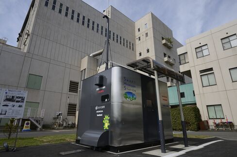 Honda’s smart hydrogen fueling station in Saitama