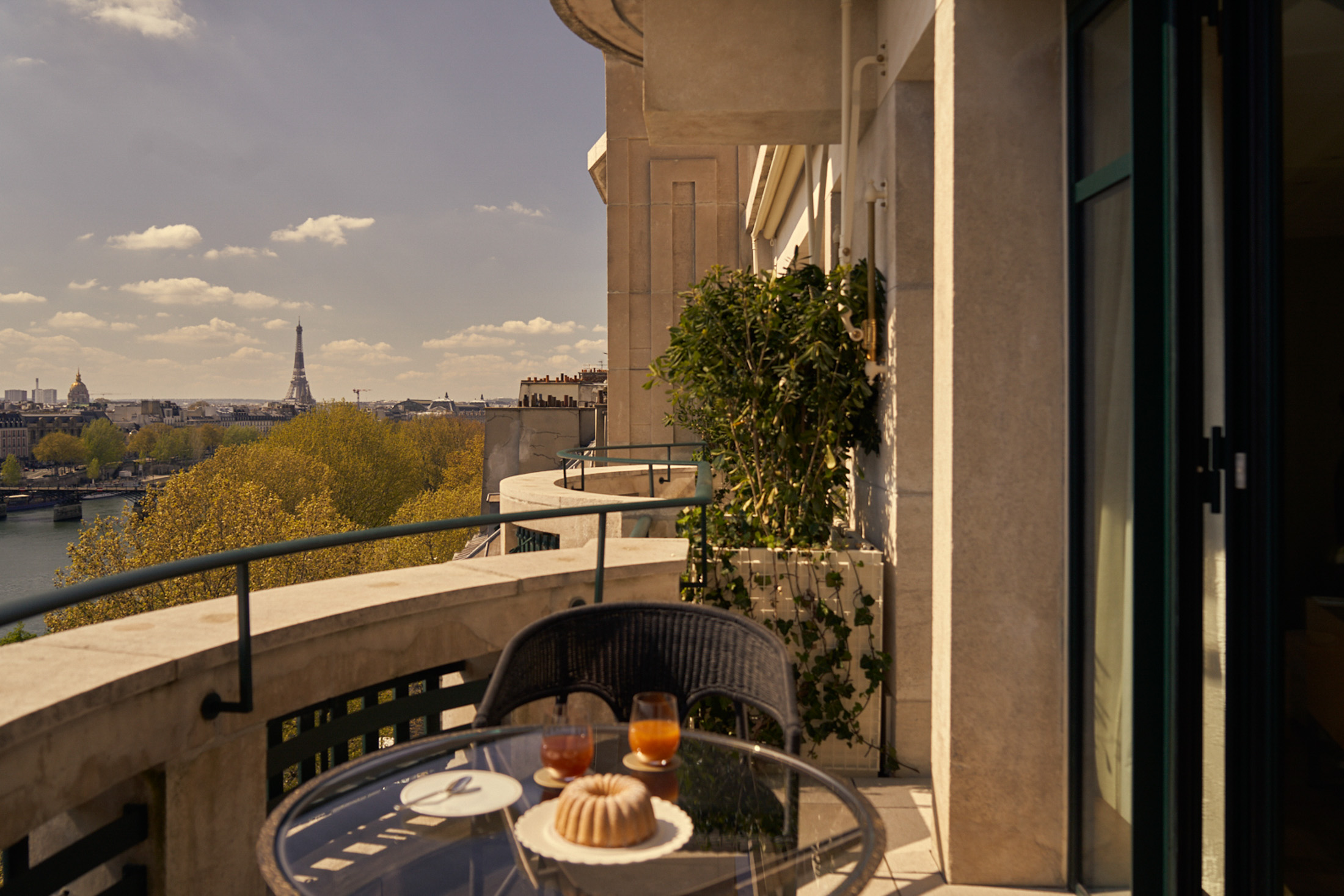 Louis Vuitton Café in Paris: All about the new elegant spot at Cheval Blanc  Hotel - The Hotel Trotter