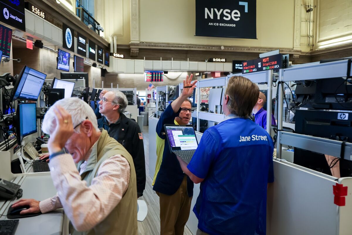 US Stocks Climb as Soft Jobs Data Pressures Yields, Helps Tech