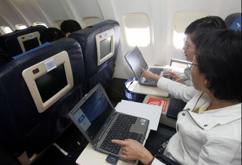 More Device Use on U.S. Flights to Be Allowed by End of Year