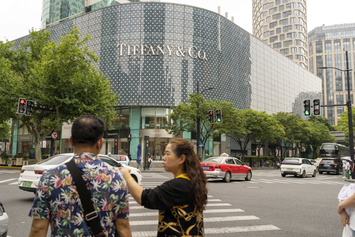 ティファニー、中国で高級ブランドが苦戦する中、上海の旗艦店を縮小へ