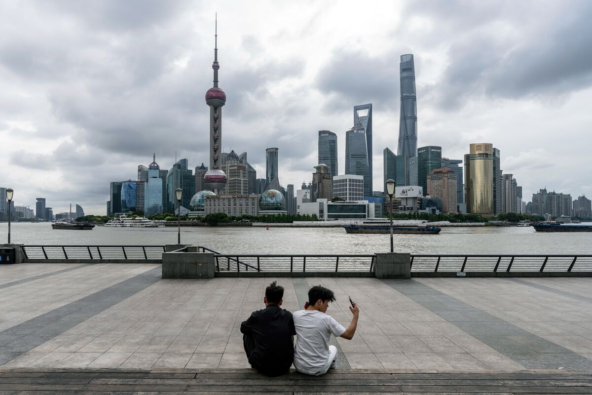 China’s Rebound in Household Savings Poses Risks for Stock Rally
