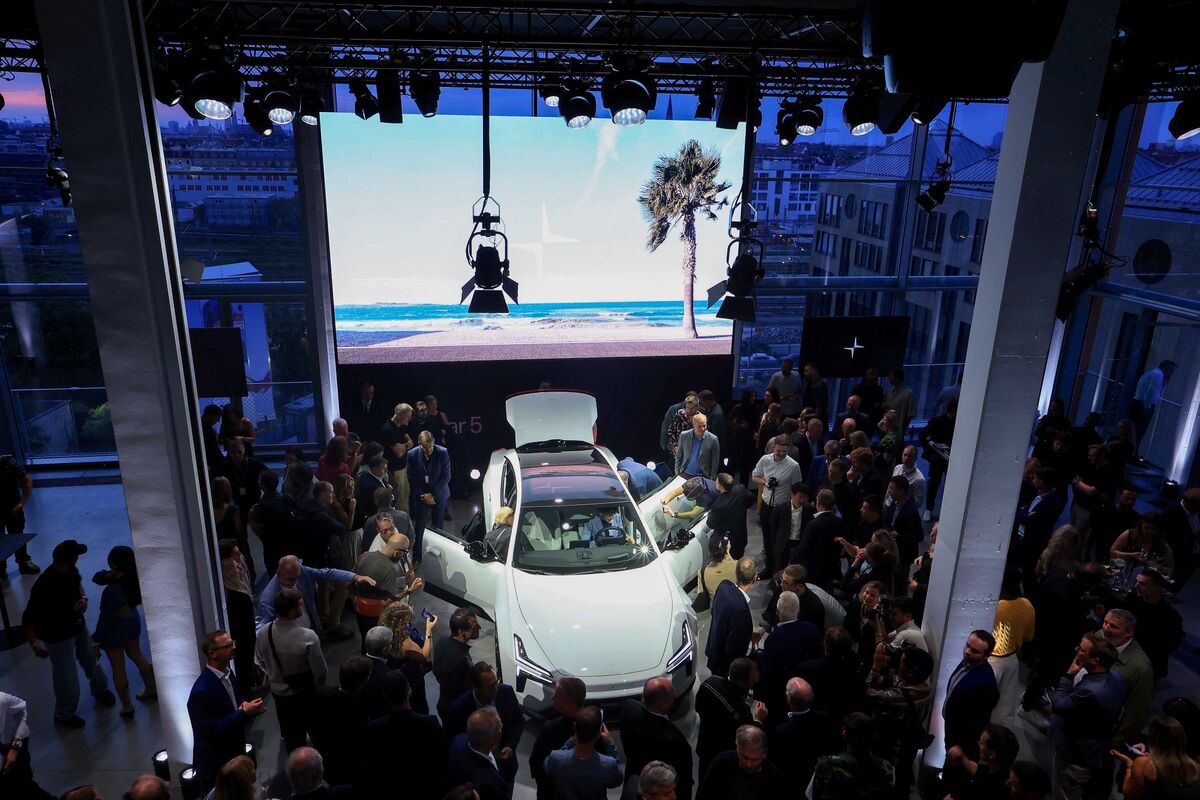 Europe’s Car Bosses Tout EV Prowess While Warning Against Combustion-Engine Ban