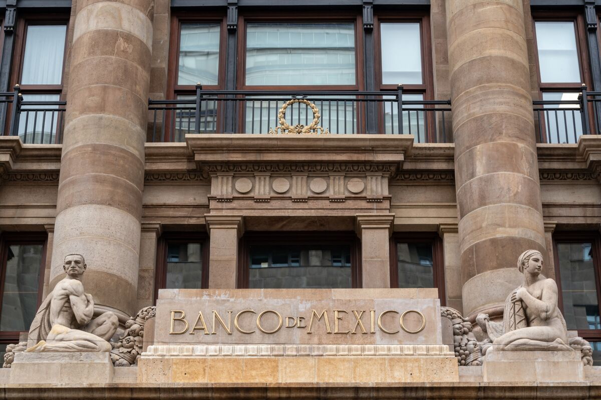 Banxico Warns Economic Recovery Will Be Slower Than Expected