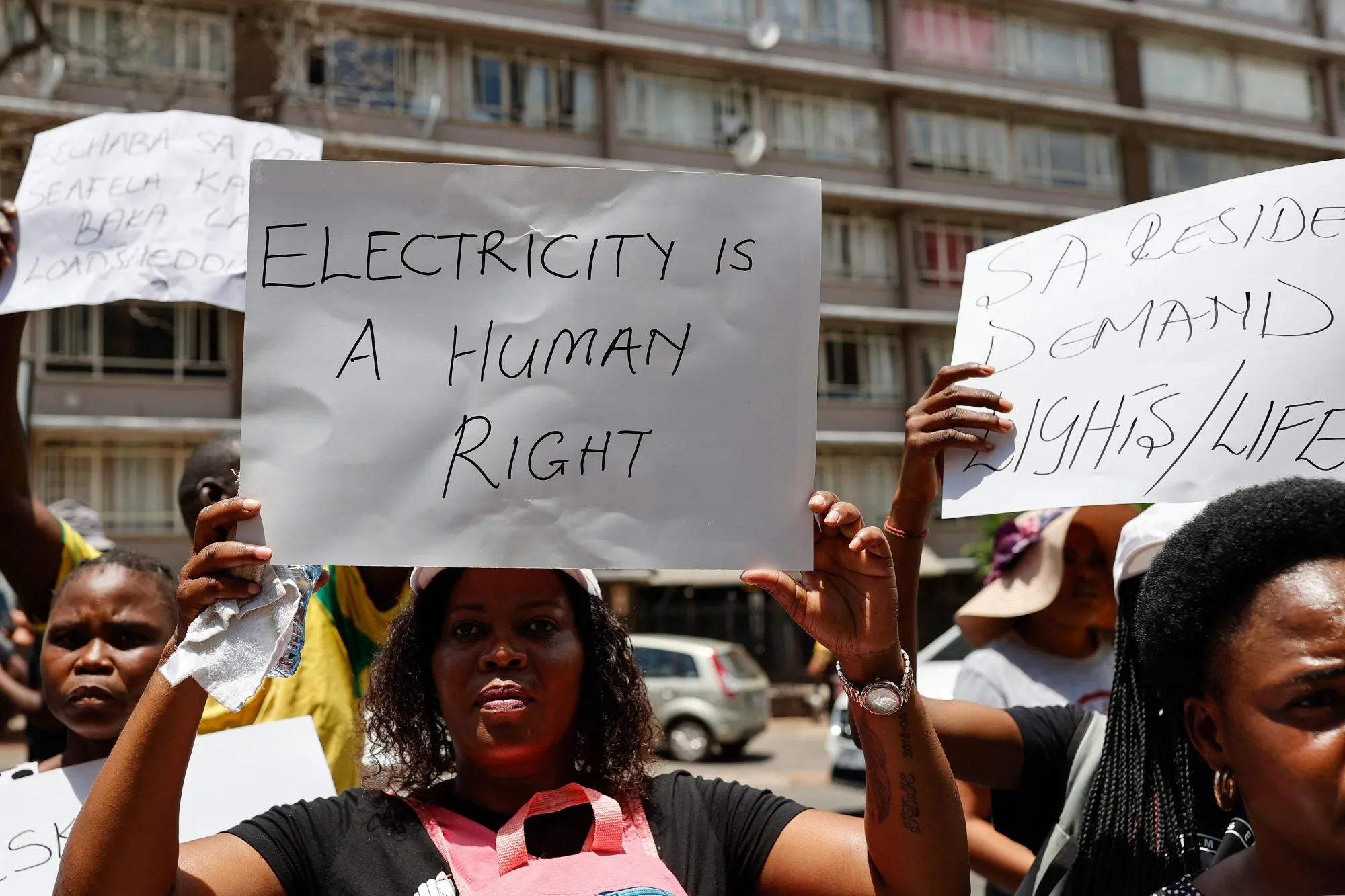 Furious Residents Confront Joburg Mayor Over Ongoing Water Cuts During Protests - ve5vbr0