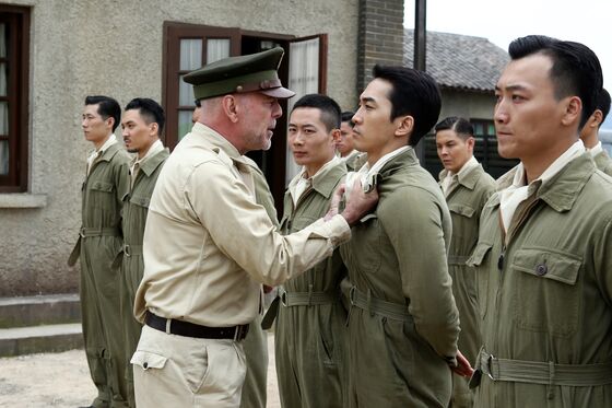 Scandal-Plagued Bruce Willis Film Shot in China to Open in U.S.