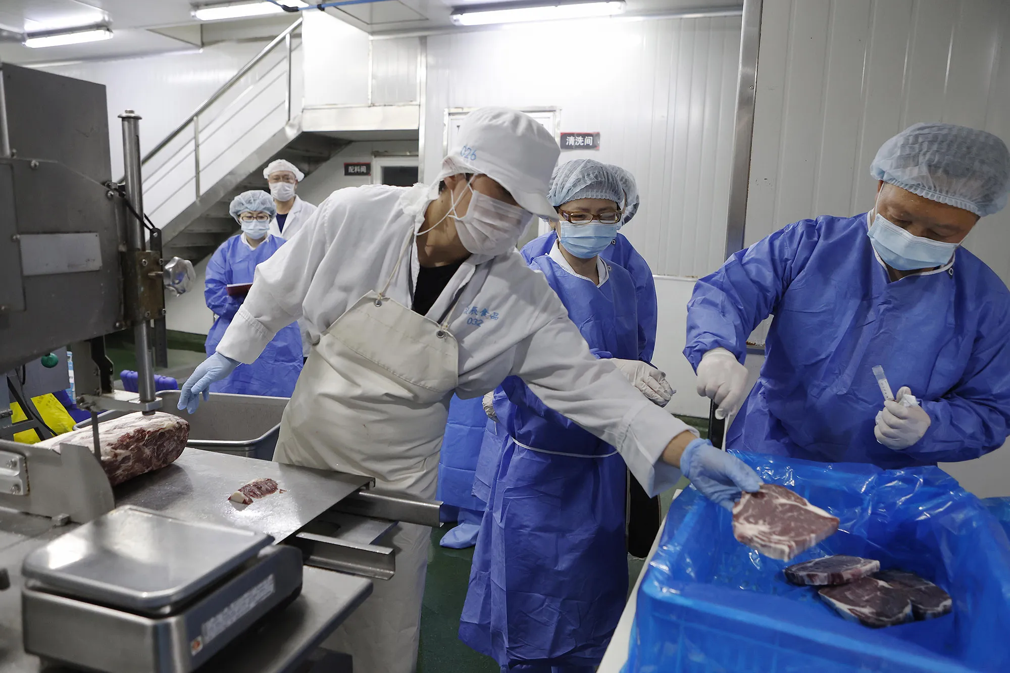 Shanghai Takes Preventive Measures Against COVID-19 Importation