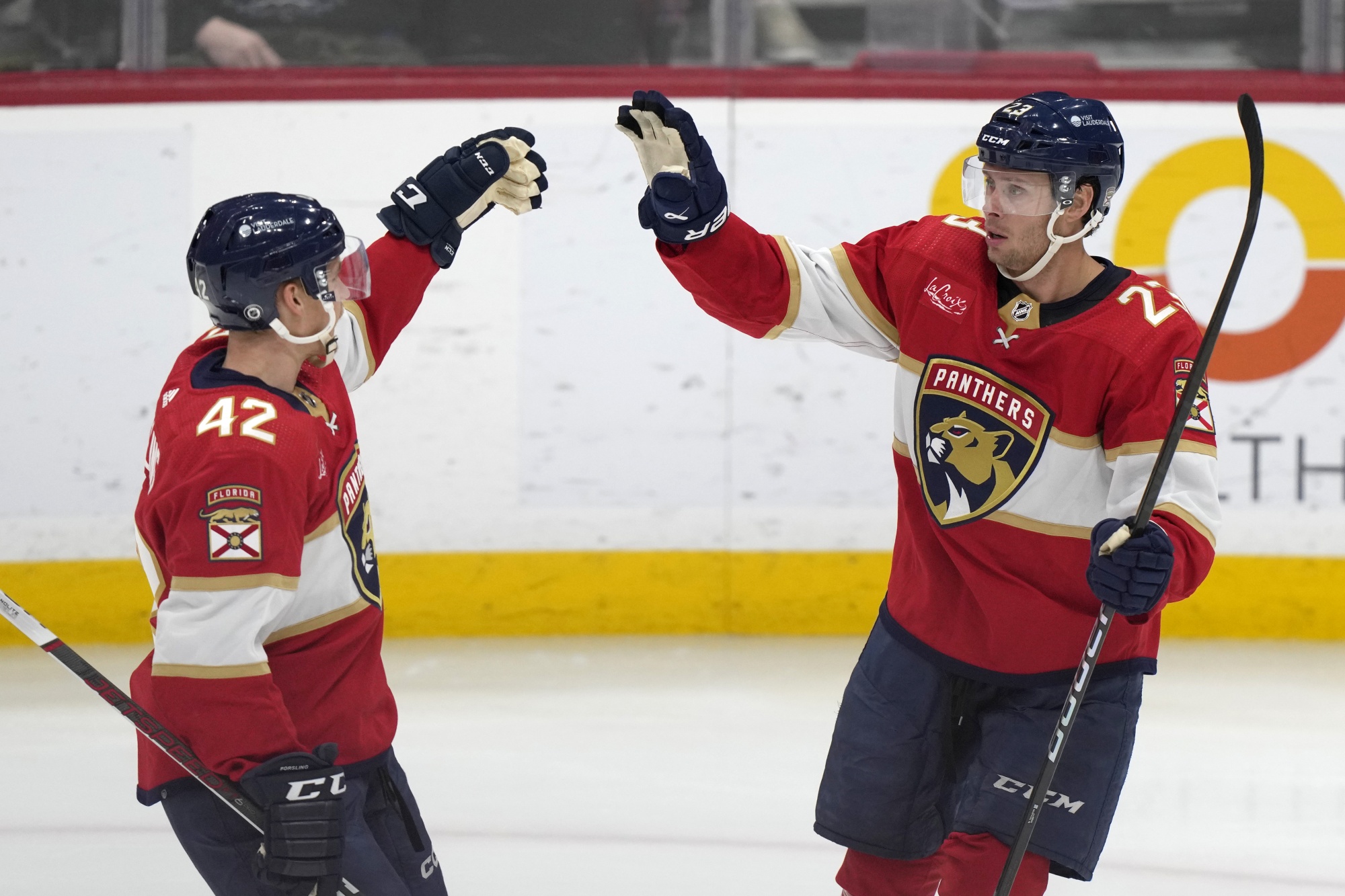 Panthers beat Maple Leafs 5-2, clinch Atlantic Division title - Bloomberg