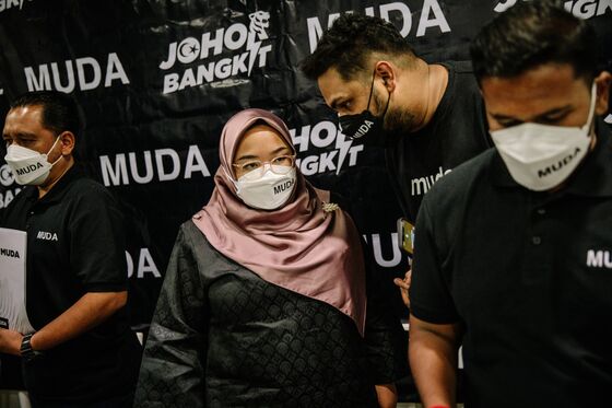 1MDB Is Old News for Masses of New Malaysia Voters Seeking Jobs