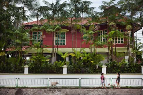 Singapore’s Home Sales Drop May Curb Price Gains