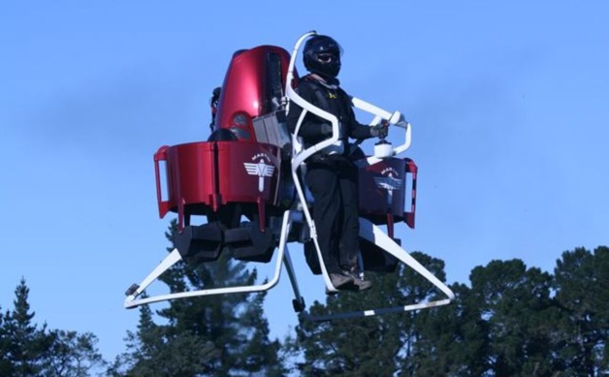 Watch Two Men With Jetpacks Fly Over Tallest Building In Dubai 