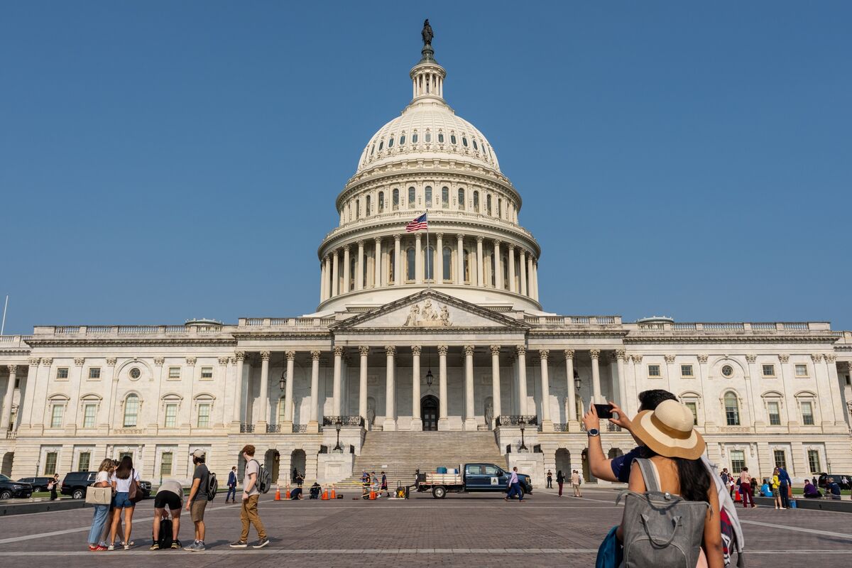 Tax Bill Lacks Votes as Senate Aims for Deals on SALT, Medicaid