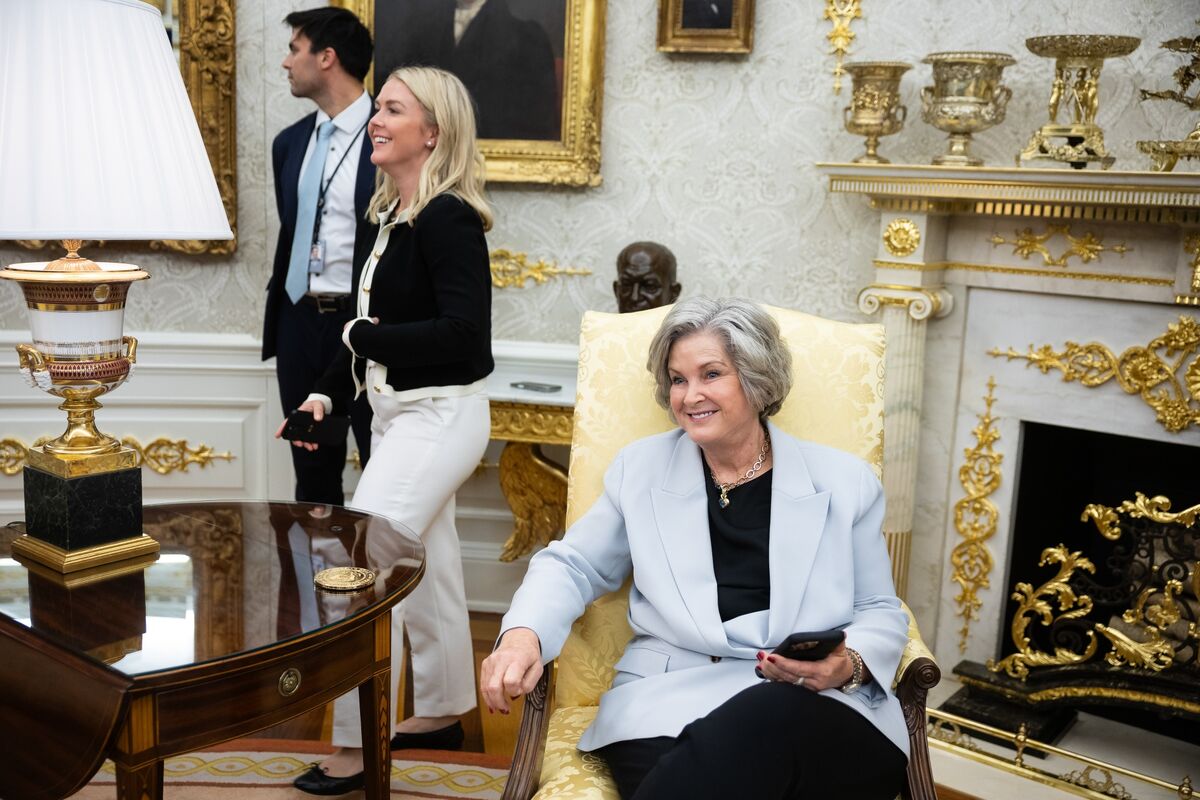 White House Chief Calls Musk Drug User, VP ‘Conspiracy Theorist’