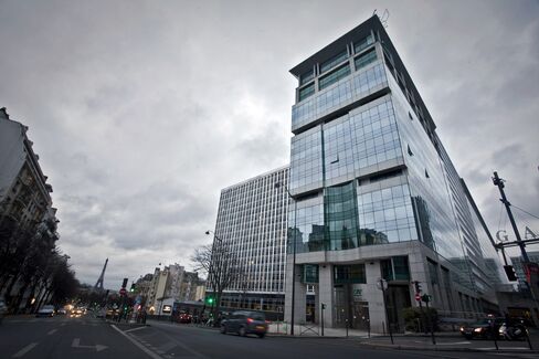 Credit Agricole Posts 2.85 Billion-Euro Loss on Greek Sale