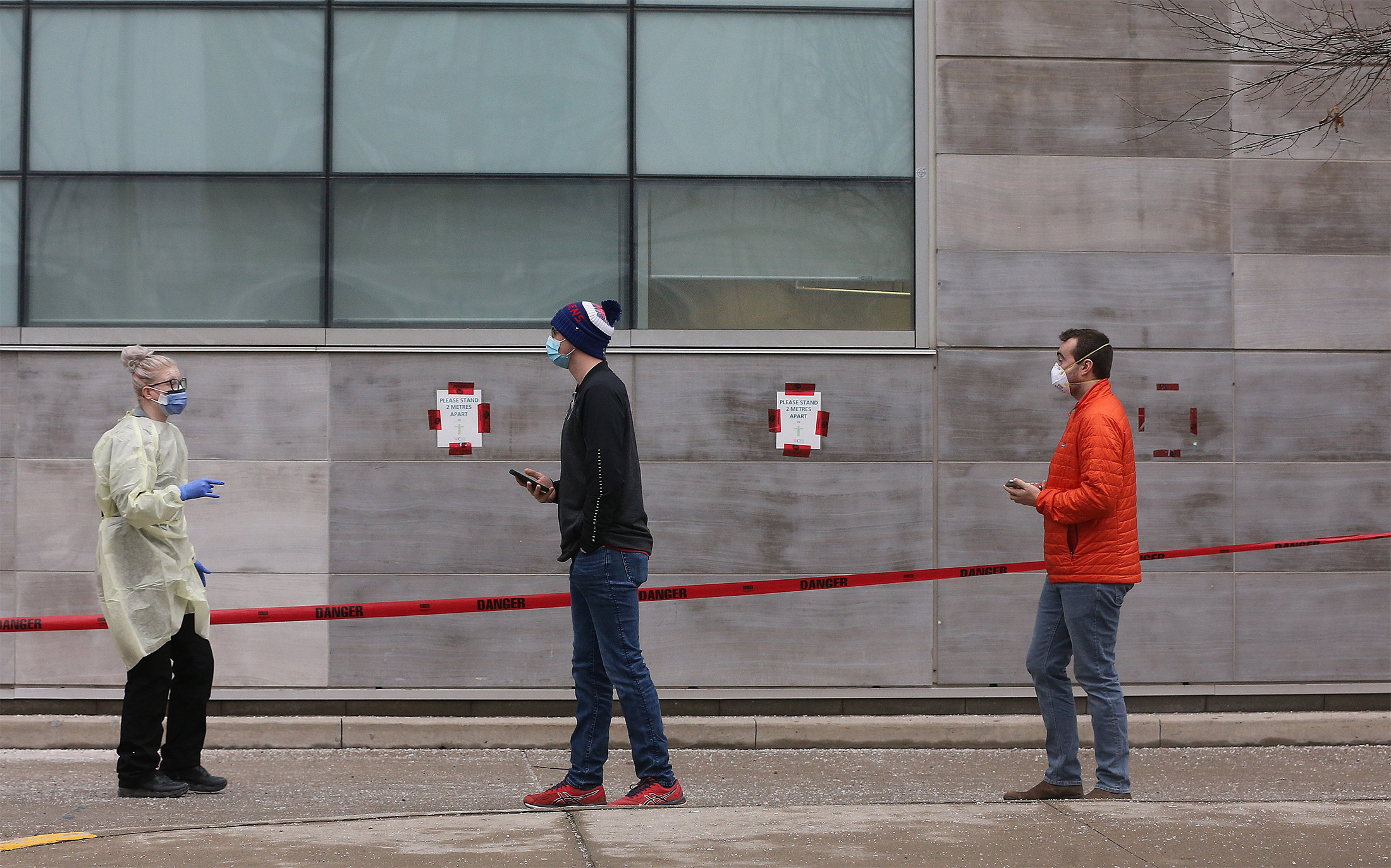 People line up at a Covid-19 PCR testing site at a hospital in Toronto on&nbsp;Dec.&nbsp;29.&nbsp;