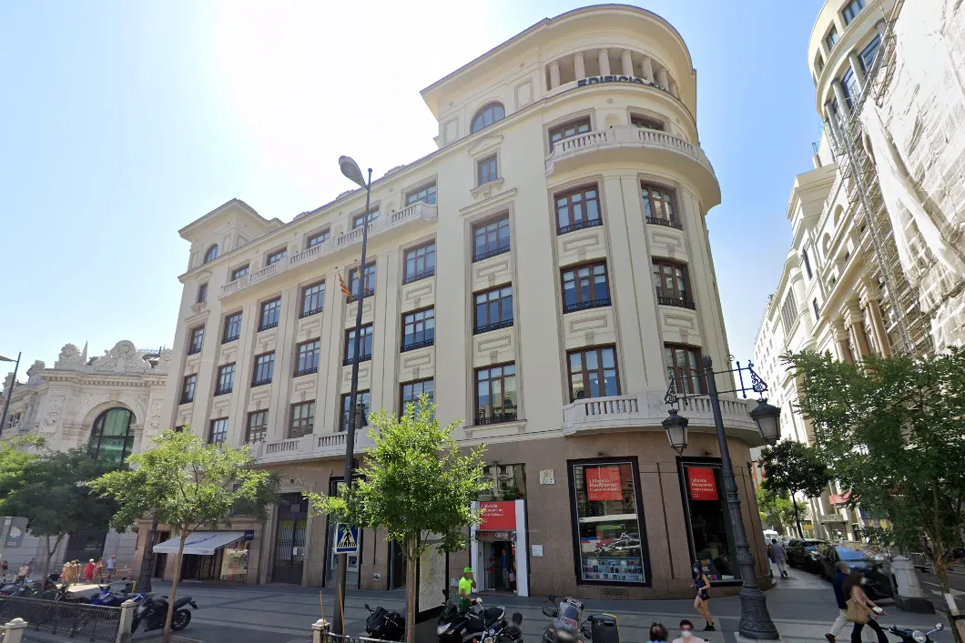 Edificio Zurich, located at Alcala 44, Madrid.