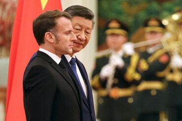 Emmanuel Macron and Xi Jinping