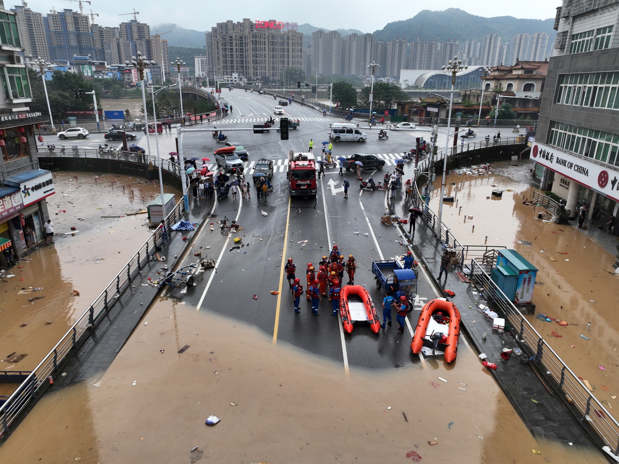 巴西半年来第四次大洪水：超百人死亡或失踪，上万人流离失所_降雨_伯南布哥州_民防局