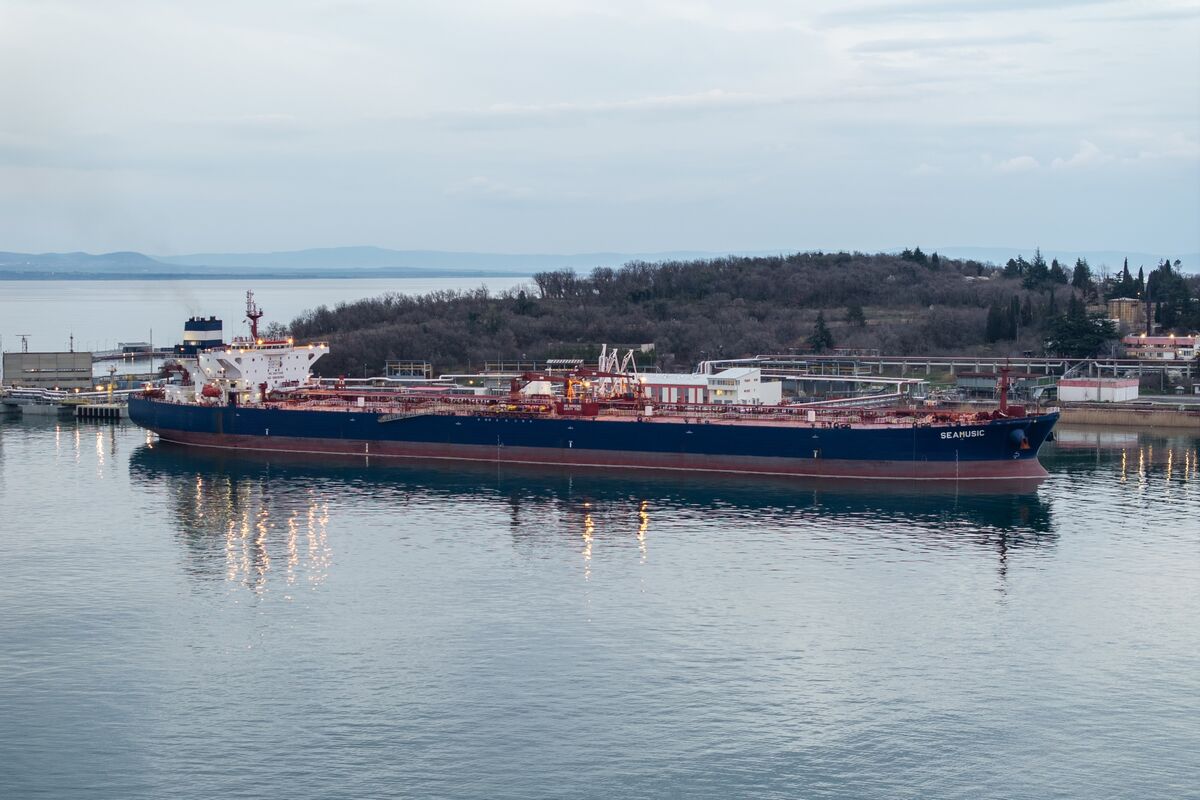 bloomberg.com - Mia Gindis - Hedge Funds Boost Bullish Oil Bets Amid Iran, Kazakh Supply Risk