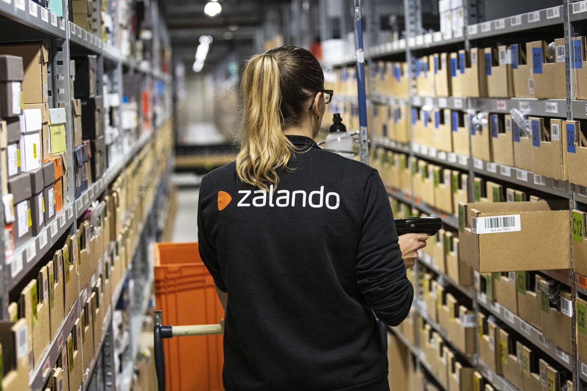 bloomberg.com - Sonja Wind - Zalando Shutting German Logistics Center With 2,700 Employees