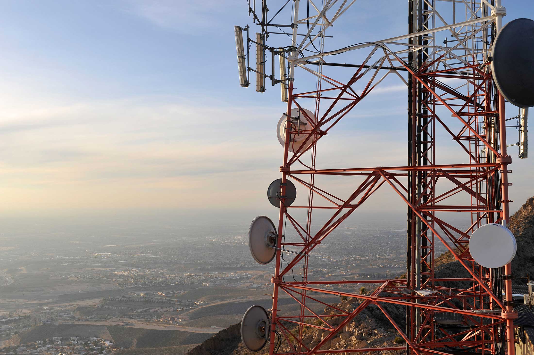 1492535486_antenna-tower-radio-comunications