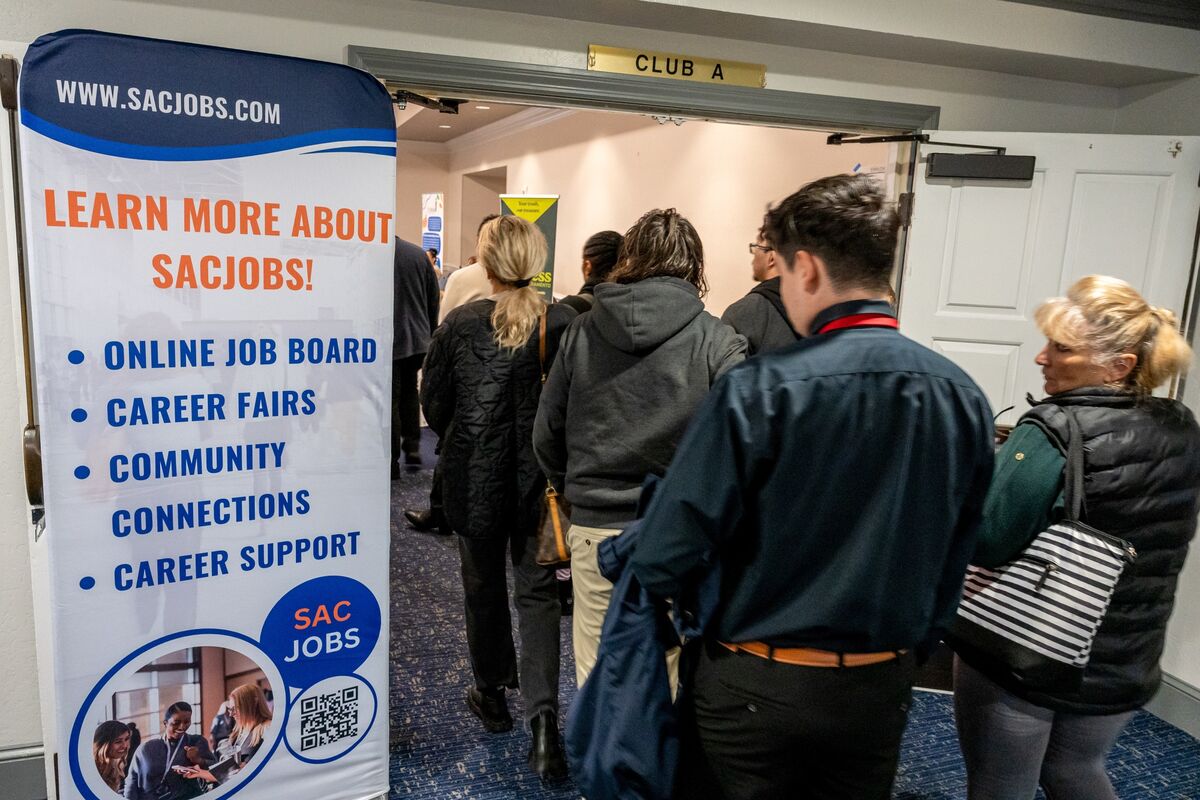 bloomberg.com - Jarrell Dillard - Trump Promotes Economy Amid Signs of a Job Market Slowdown