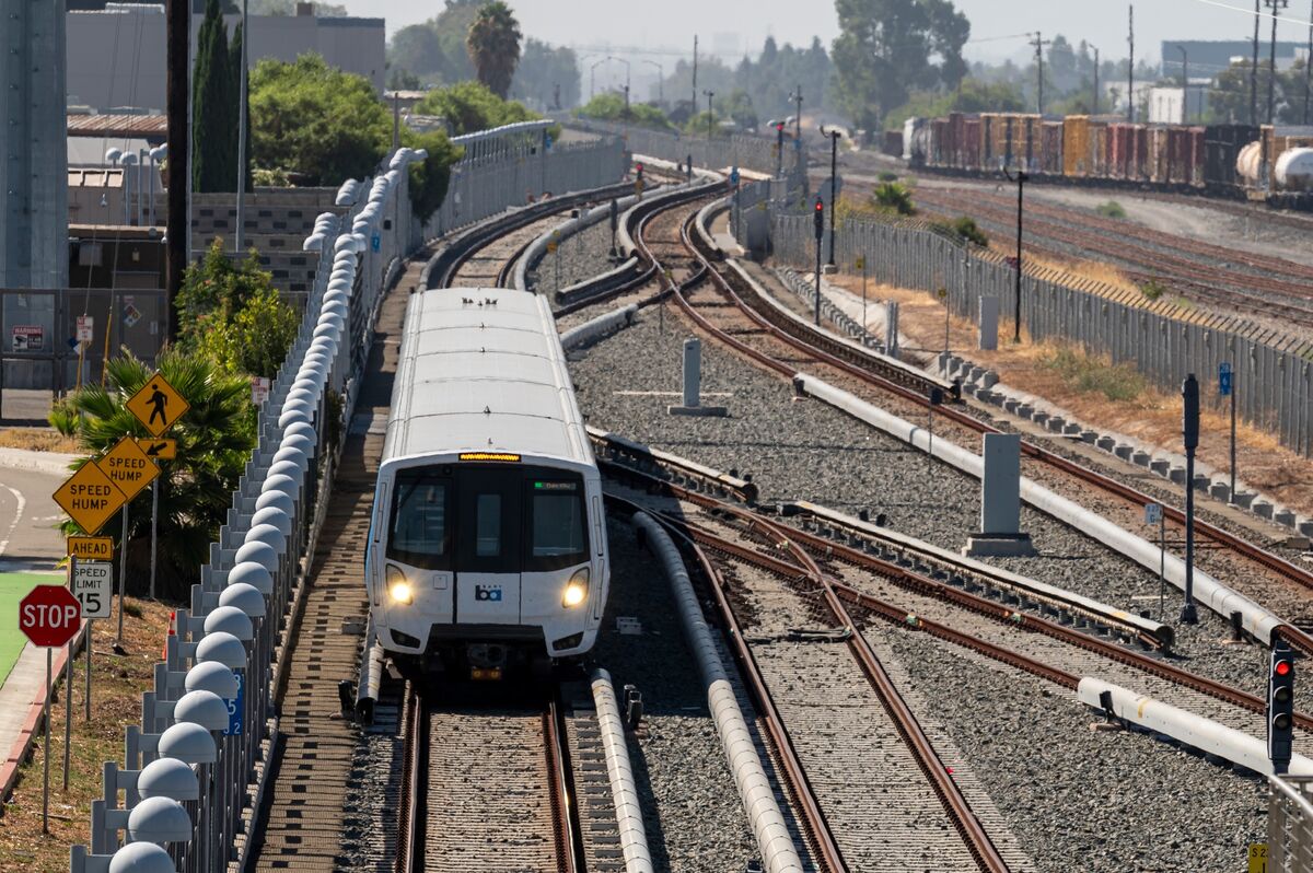 ⚫️ BLOOMBERG: "Crisi Fiscale per il Trasporto Pubblico della California: In Cerca di Fondi tra le Obbligazioni Municipali"