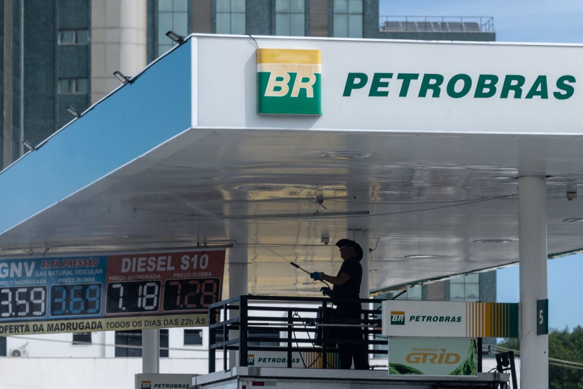 bloomberg.com - Mariana Durao - Petrobras Profit Tops Estimates on Iran War-Driven Oil Rally