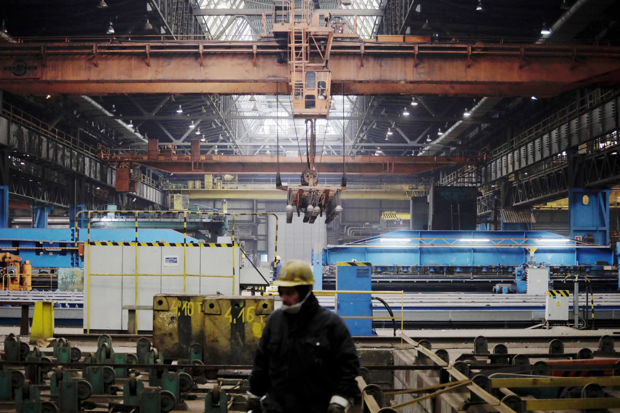 Gdansk shipyard prepares to build tubes for offshore wind turbines.