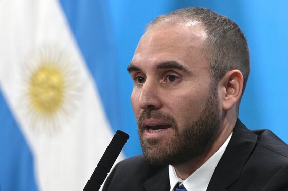 Argentina’s Economy Minister Backs Wealth Tax, Rejects Austerity